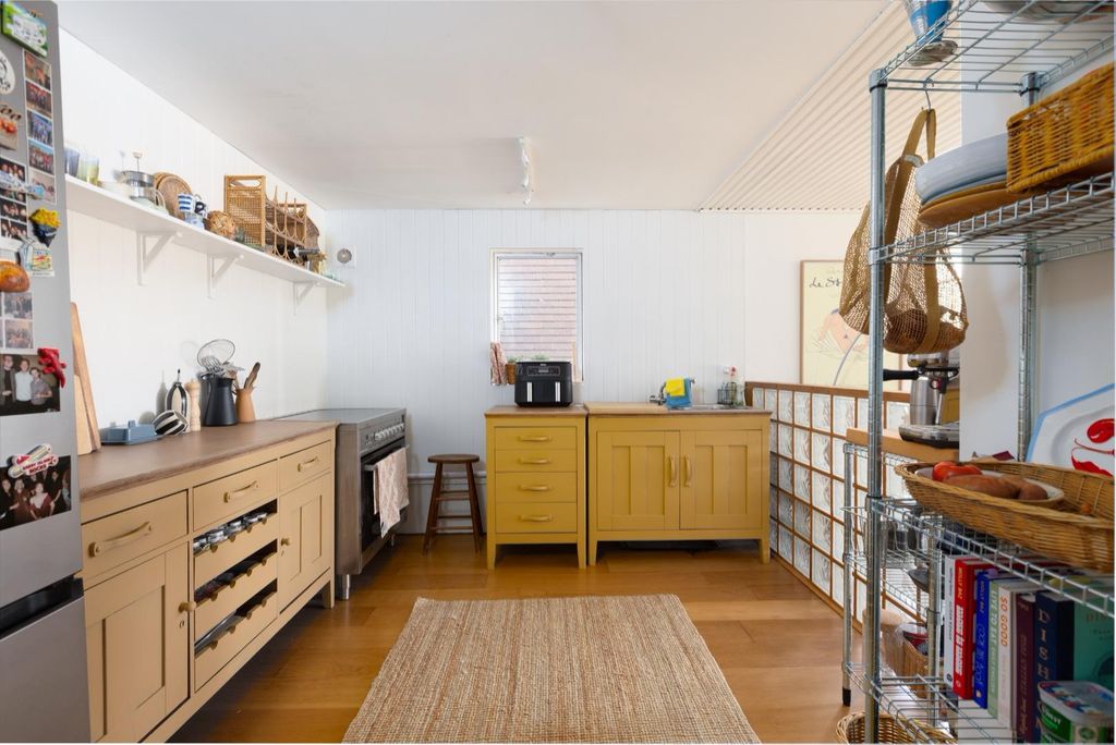 Property photo 3 of 25 Flat 10 Farnleigh Court, Bs6-15.Jpg