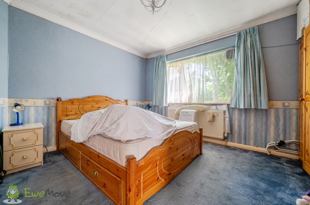 Property photo 2 of 9 c28892Ca-20F3-4E25-B07E-7073F142A9F5
