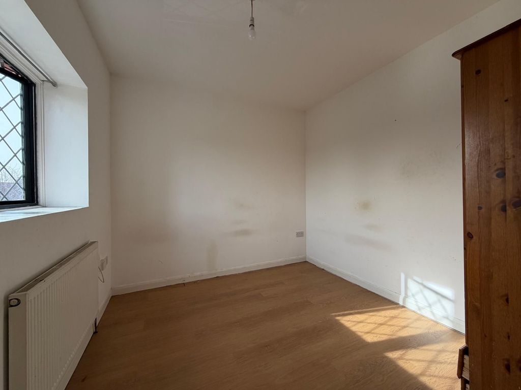 Property photo 3 of 4