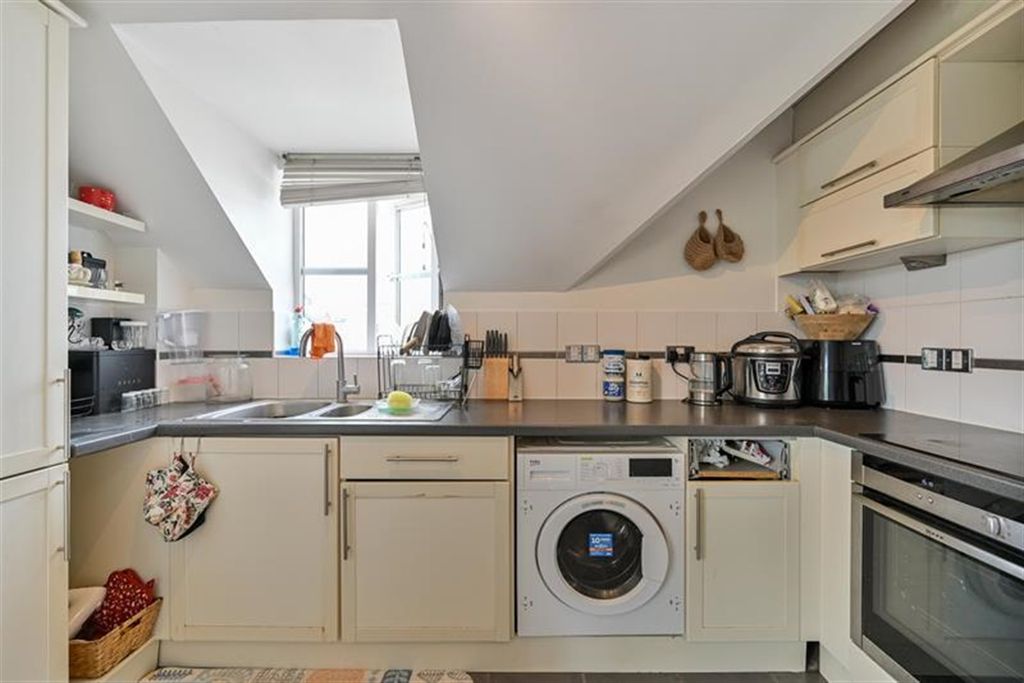 Property photo 3 of 9 Kitchen