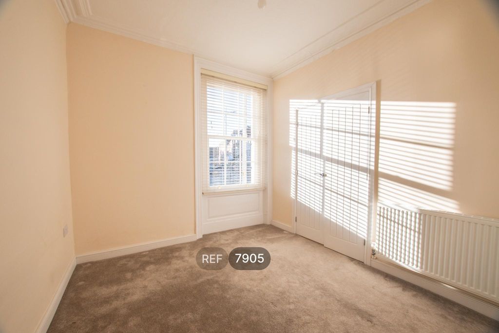 Property photo 3 of 11 Living Room