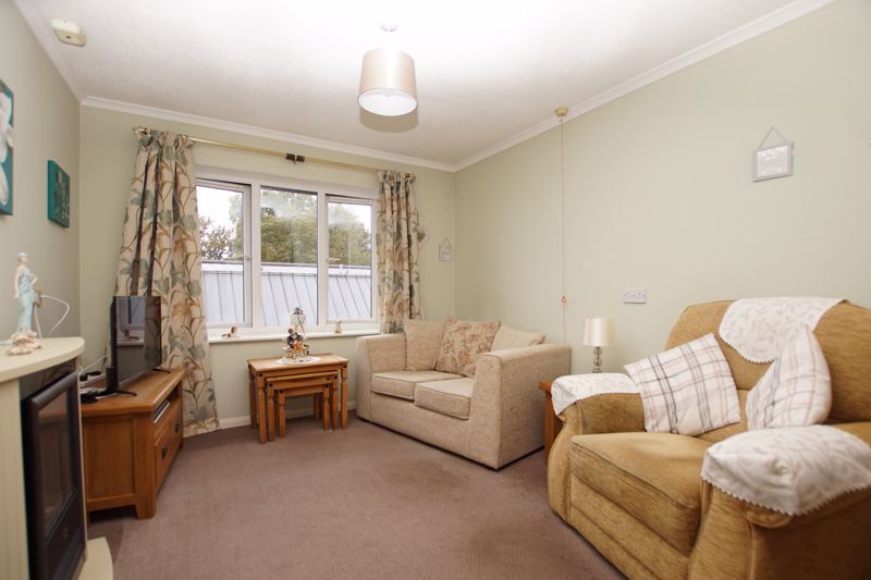 Property photo 3 of 11 Lounge/ Diner