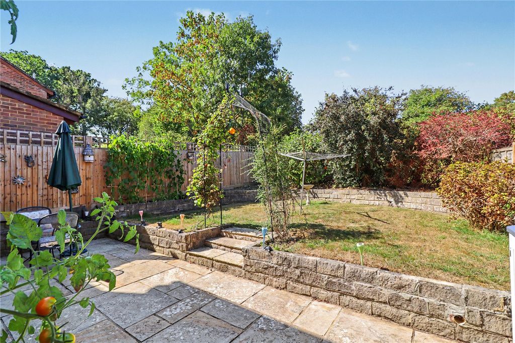Property photo 2 of 13 Garden