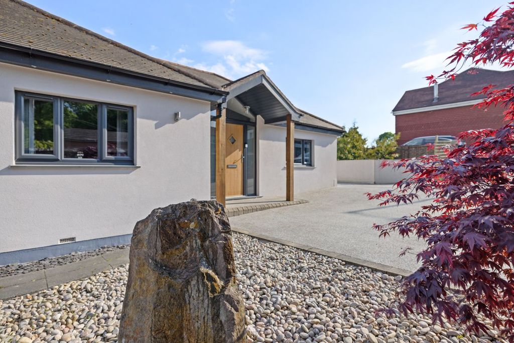 Property photo 1 of 52