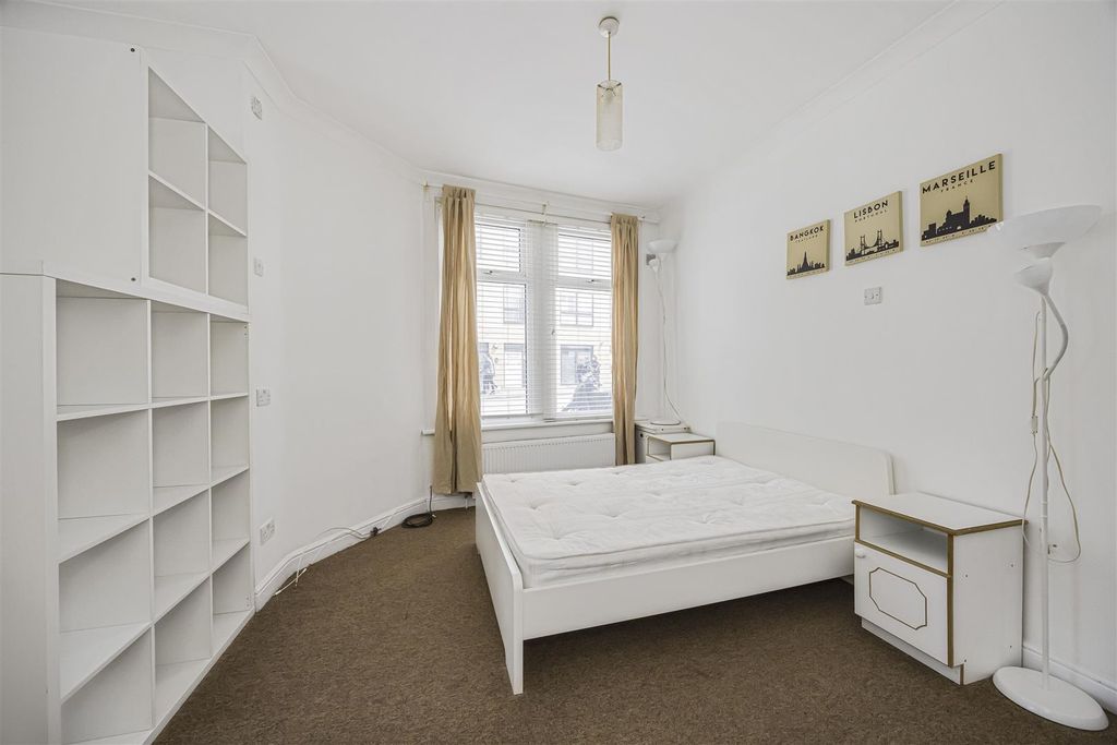 Property photo 3 of 12 4