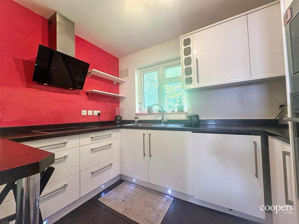 Property photo 2 of 9 Kitchen (4).Jpg