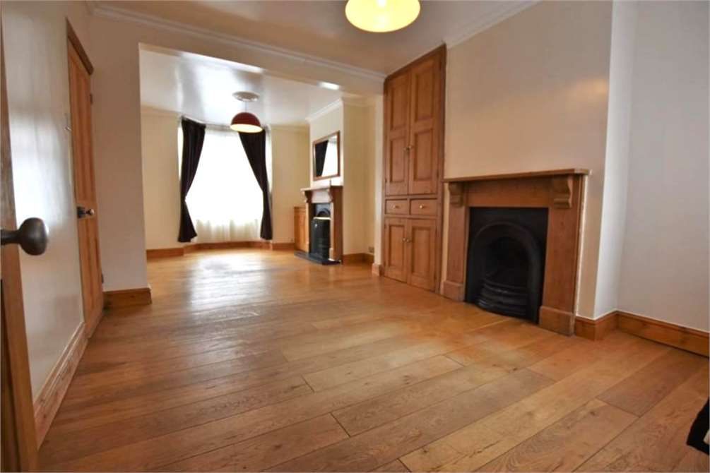 Property photo 3 of 11 Lounge