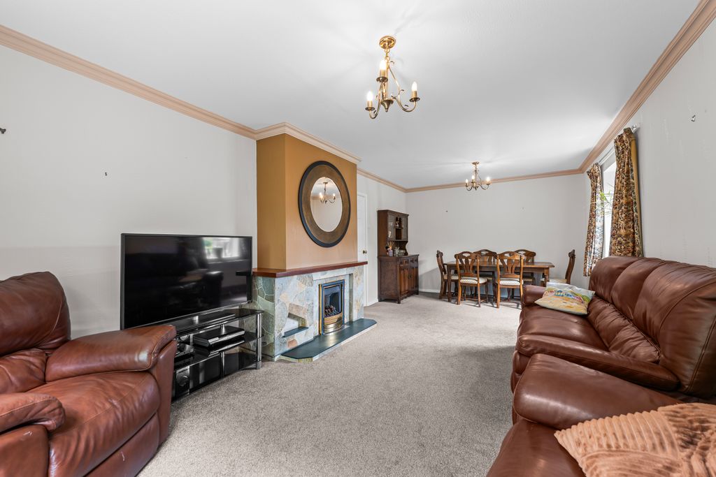Property photo 2 of 27