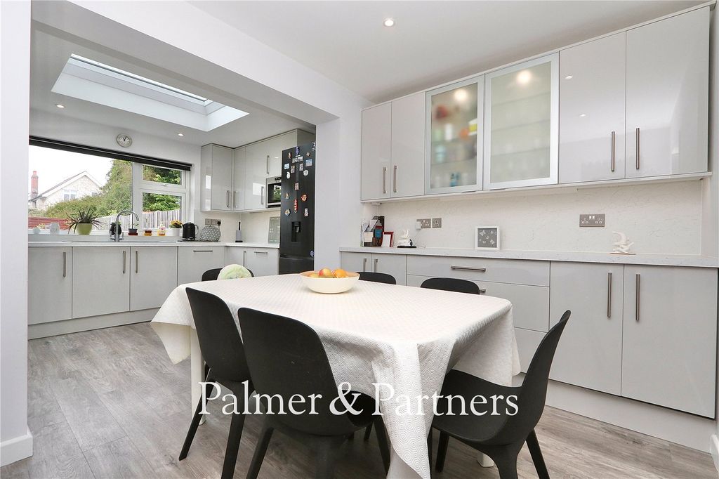 Property photo 3 of 21 Picture No. 01