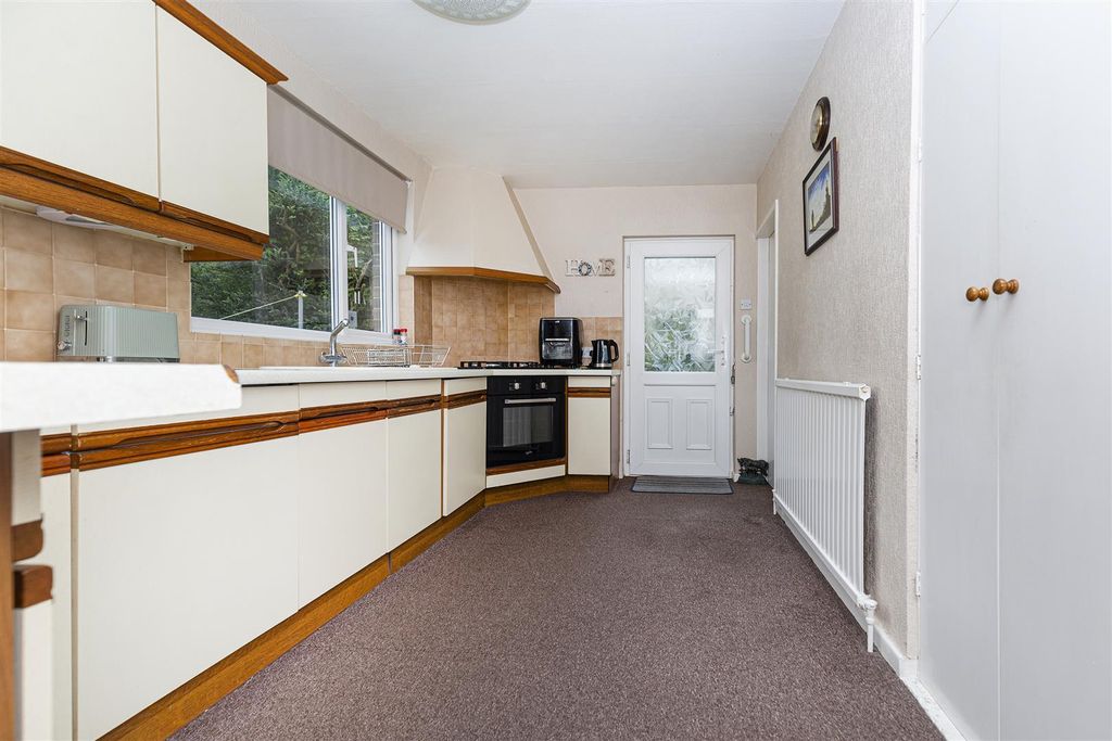 Property photo 2 of 30