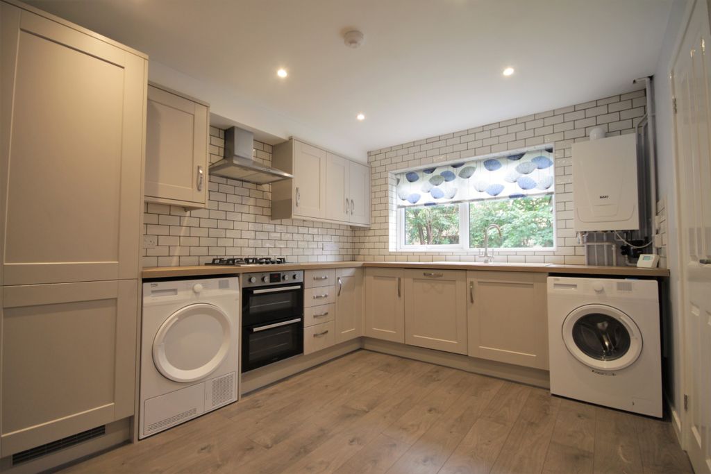 Property photo 2 of 10 Photo 02