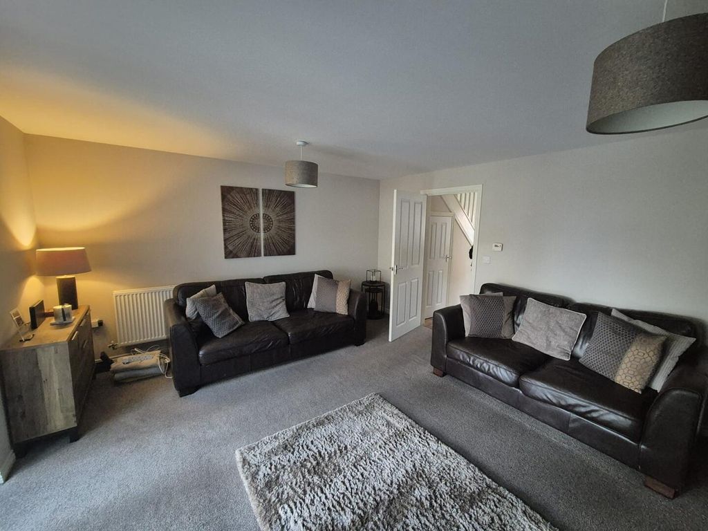 Property photo 3 of 14 Living Room