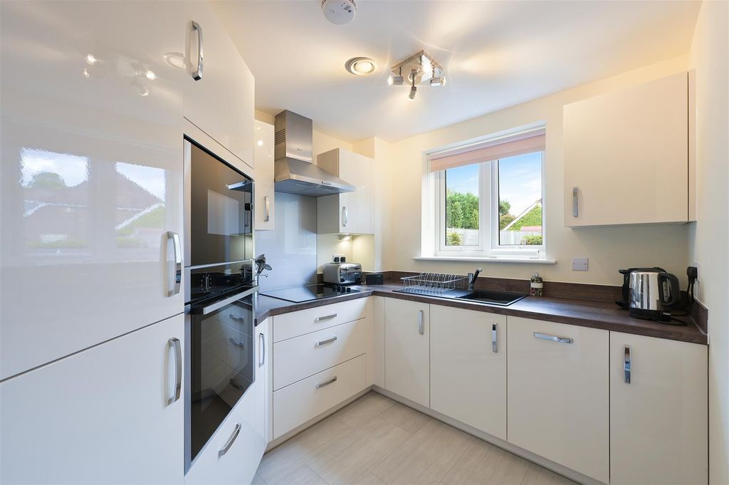 Property photo 2 of 16 Goldfinch House, Flat 12  (2).Jpg