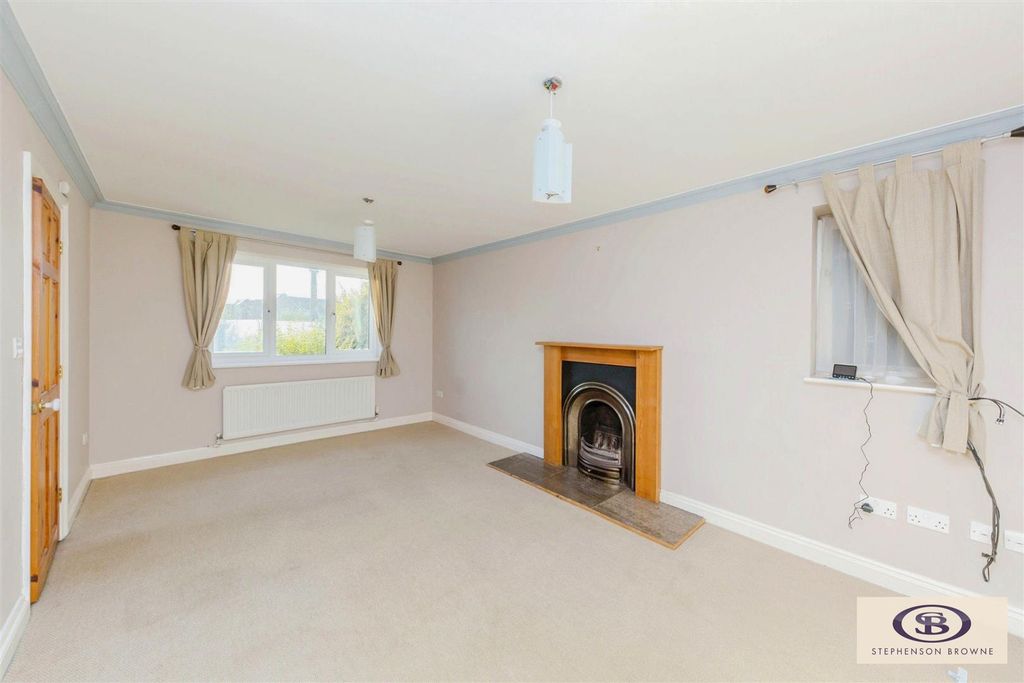 Property photo 2 of 21