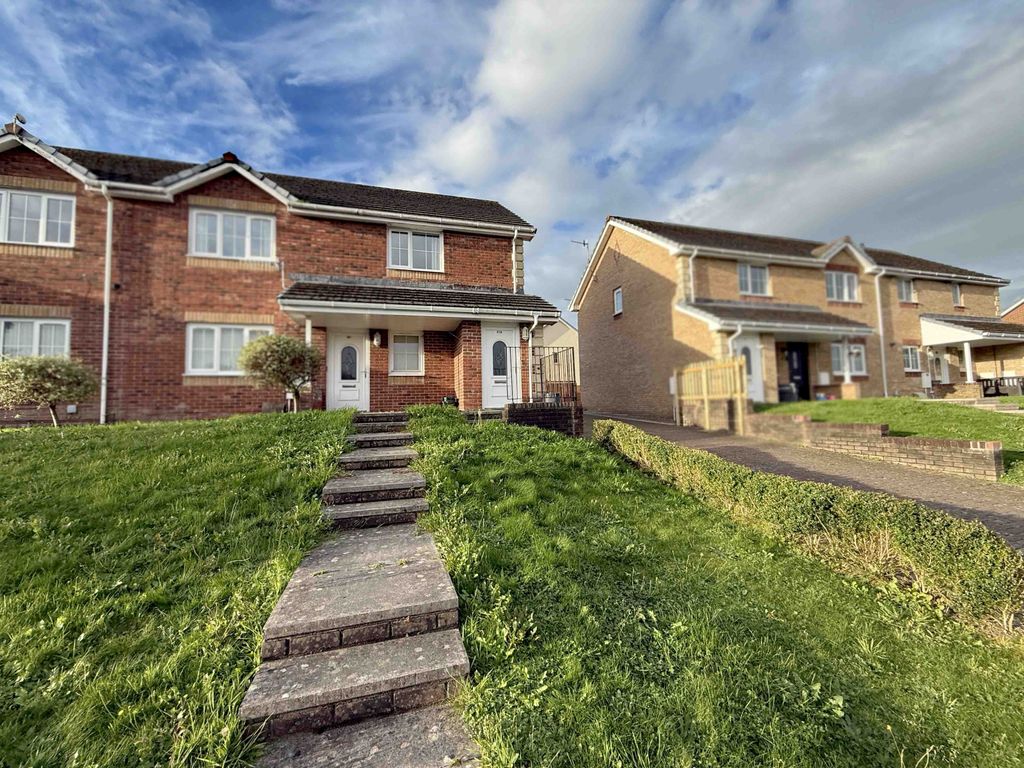Property photo 1 of 8 2 Bedroom First-Floor Flat To Rent In Bynea, Llanelli