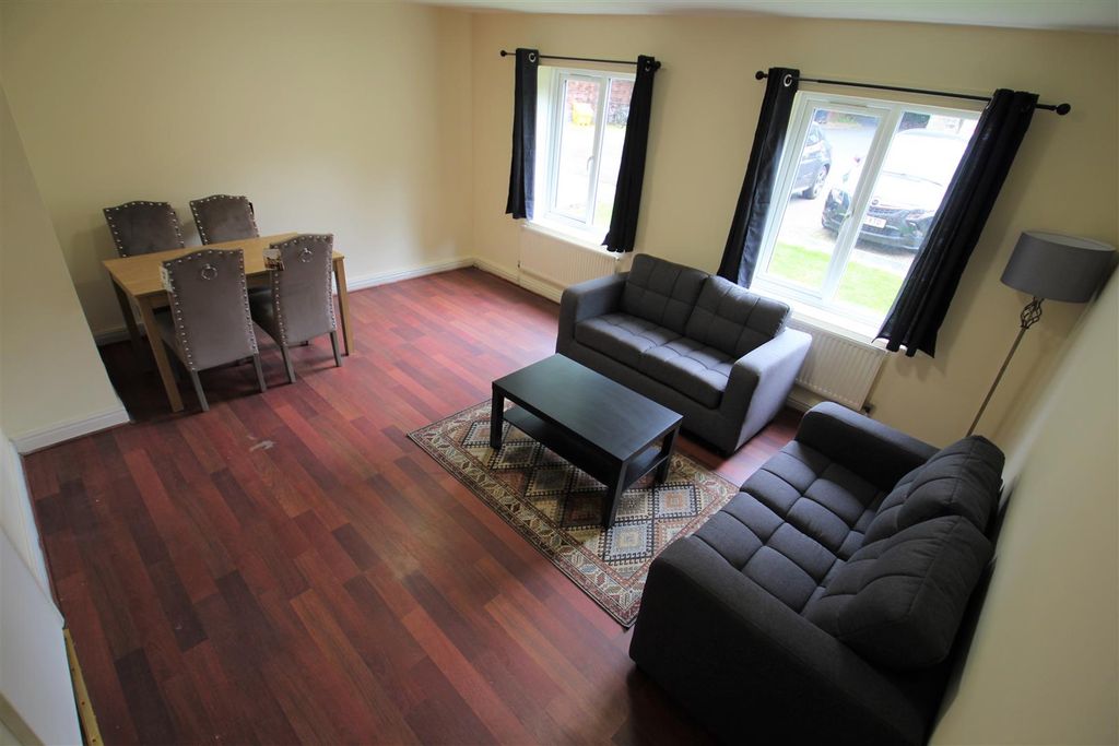 Property photo 2 of 7 Living Room.Jpg