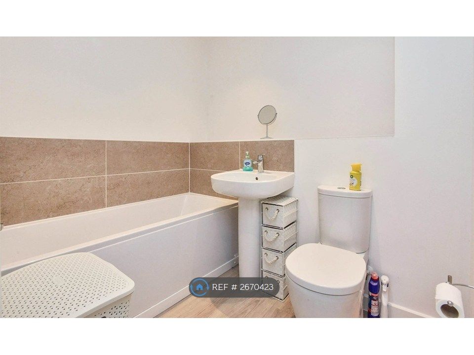 Property photo 3 of 13 Bath