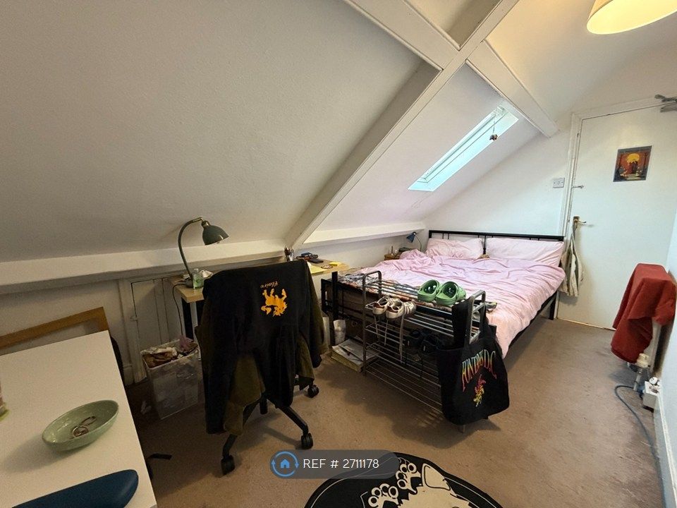 Property photo 3 of 6 Bedroom