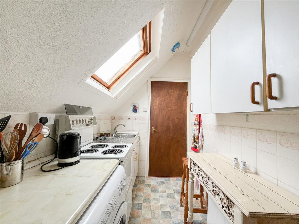 Property photo 3 of 13 Kitchen