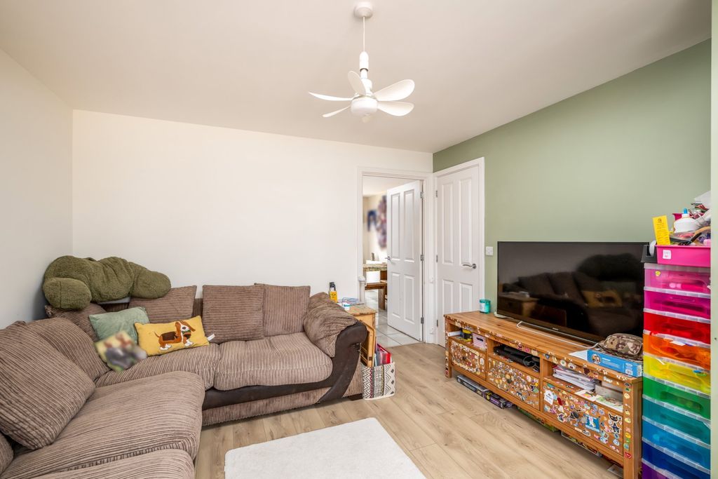 Property photo 2 of 18