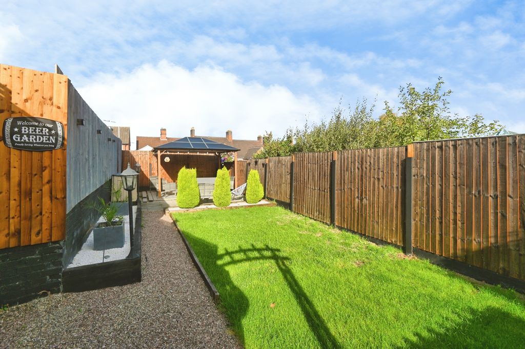 Property photo 2 of 28