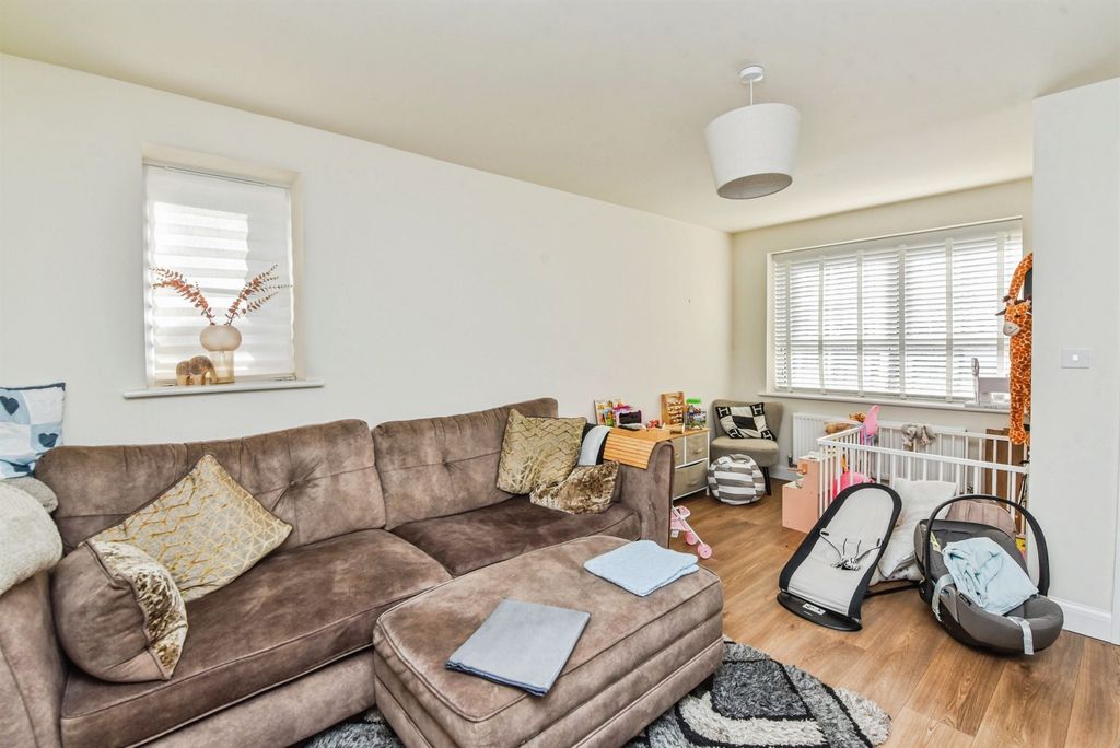 Property photo 3 of 18