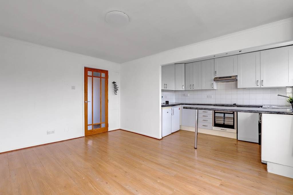 Property photo 1 of 9 12-7833Jhhgll - 15 Eskmont Ridge - 34-Small