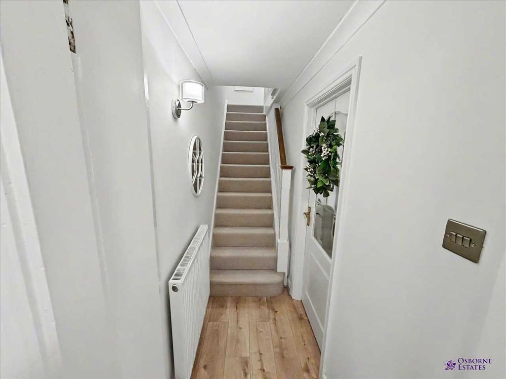 Property photo 3 of 21 Hall