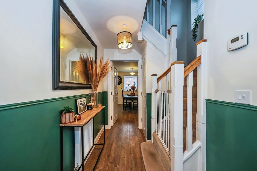 Property photo 3 of 17 Photo