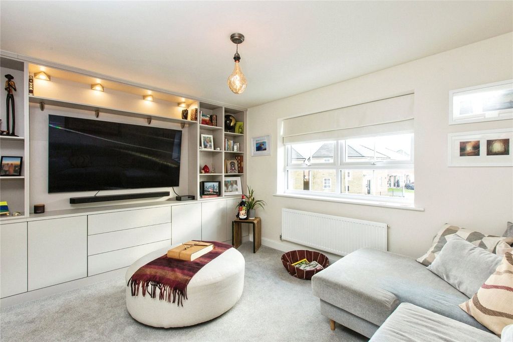 Property photo 2 of 17 Picture No. 13