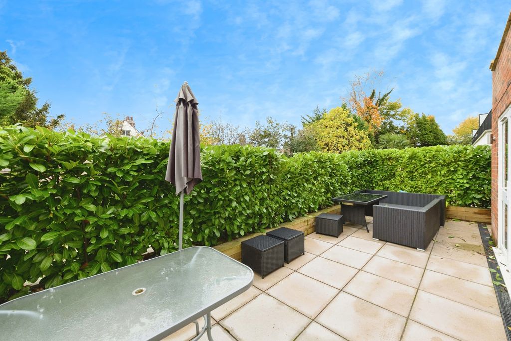 Additional image 7 of 2 bed flat for saleFairdene Road, Coulsdon CR5