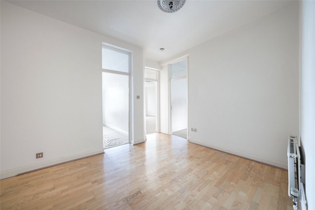 Property photo 2 of 16 Picture No. 05