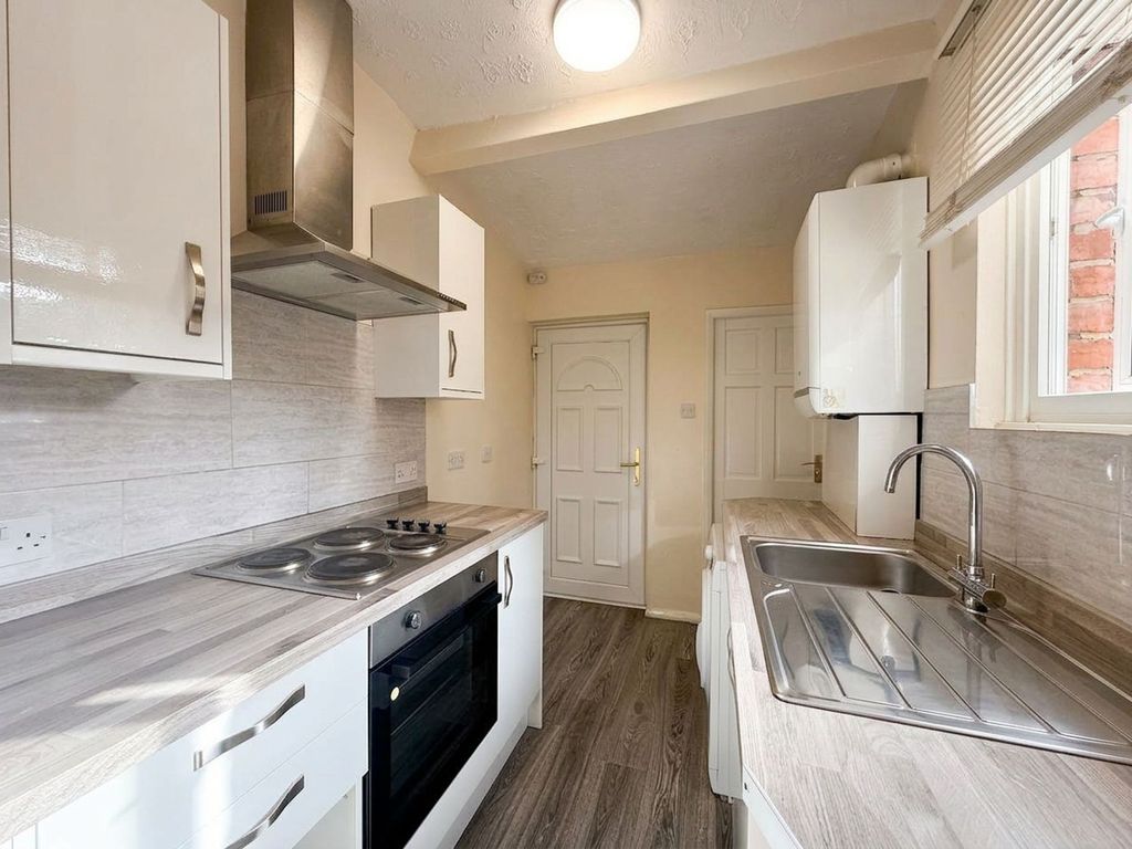 Property photo 3 of 9 Kitchen