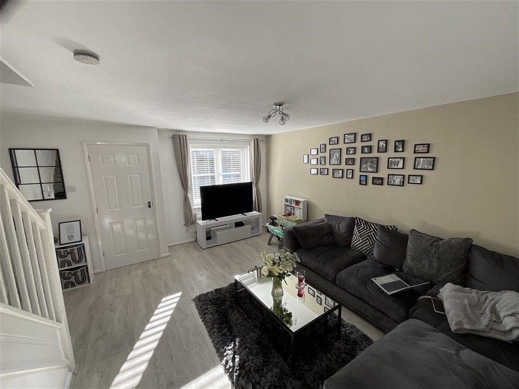 Property photo 3 of 7 Lounge