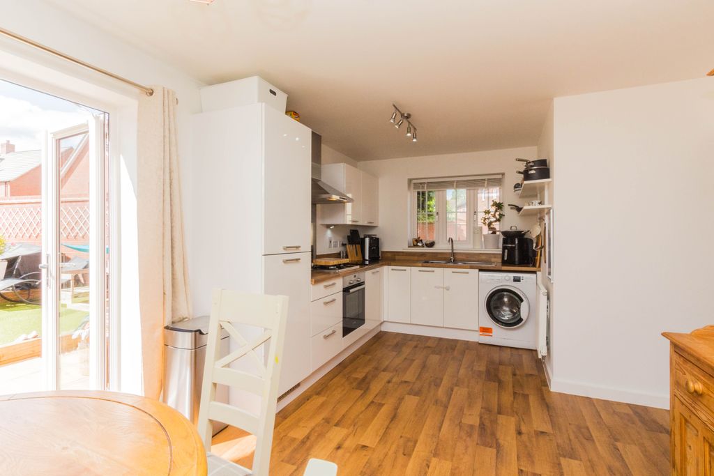 Property photo 2 of 14 Kitchen