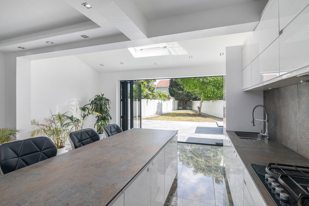 Additional image 6 of 5 bed detached house for saleHounslow Road, Feltham TW14