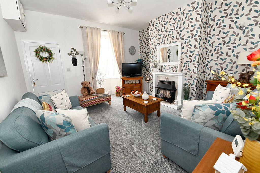 Property photo 2 of 19