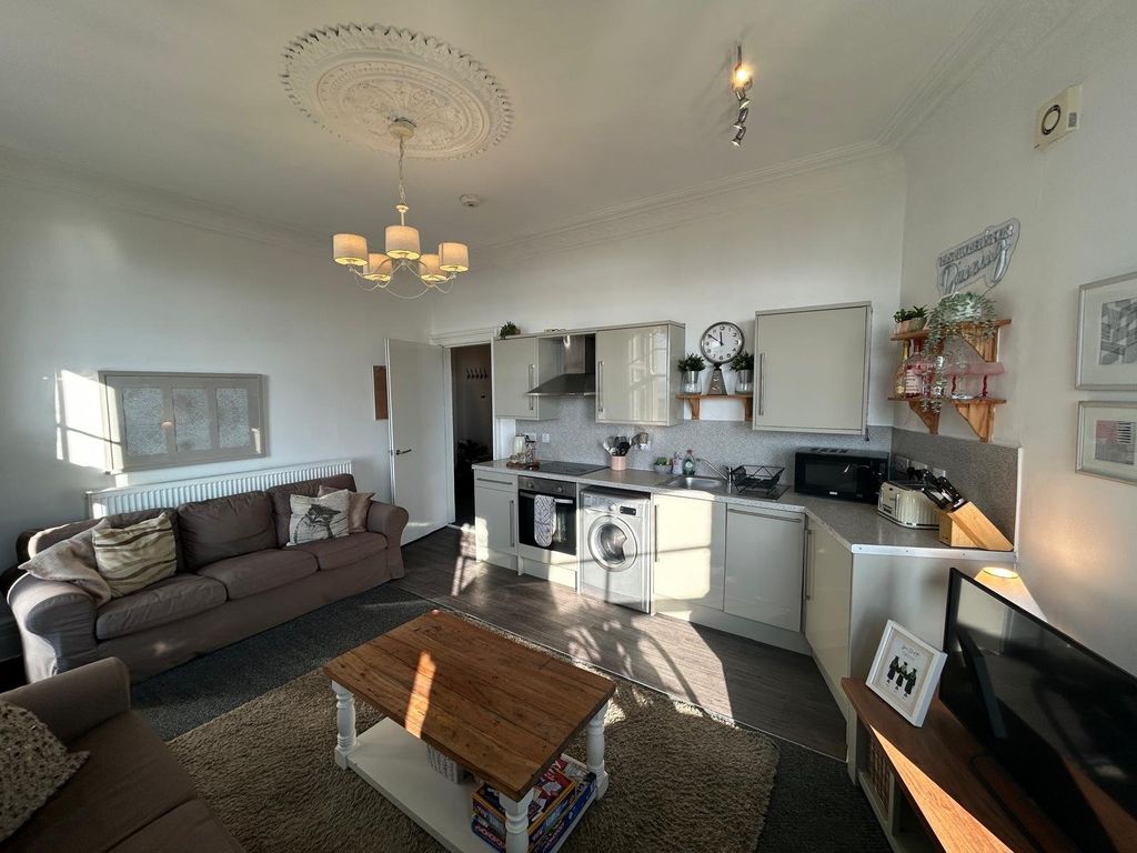 Property photo 1 of 18 Picture No. 05
