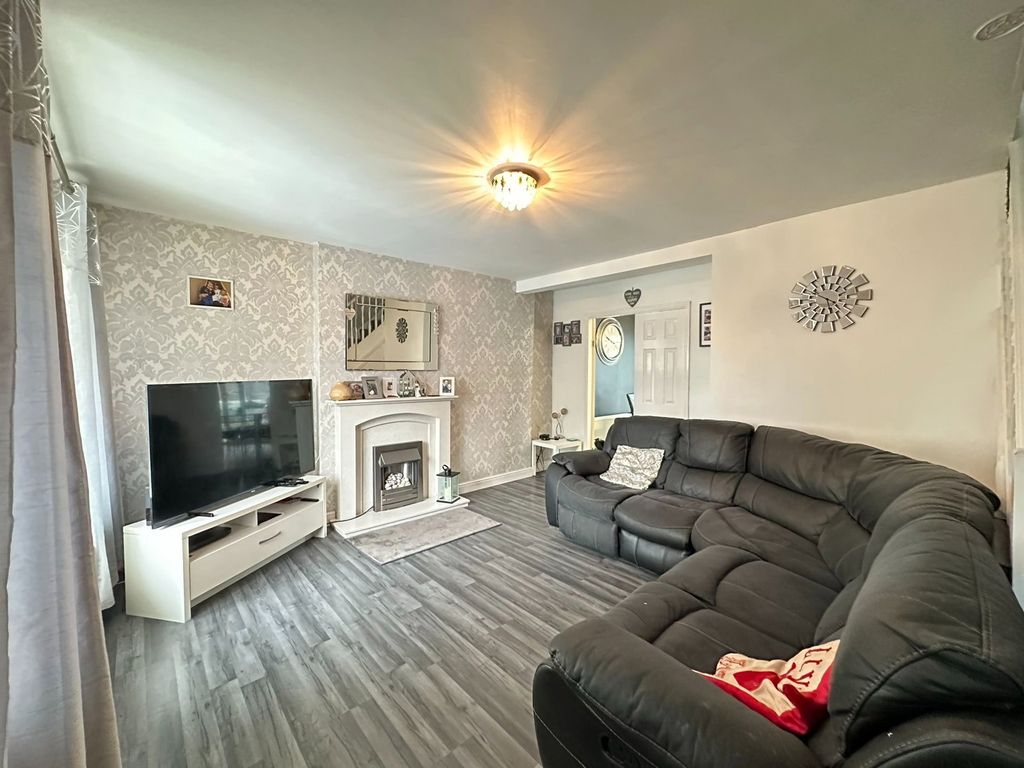 Property photo 3 of 25