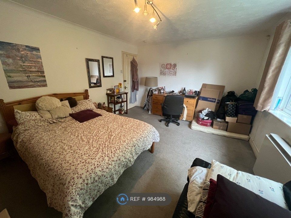 Property photo 3 of 7 Huge Furnished Bedroom