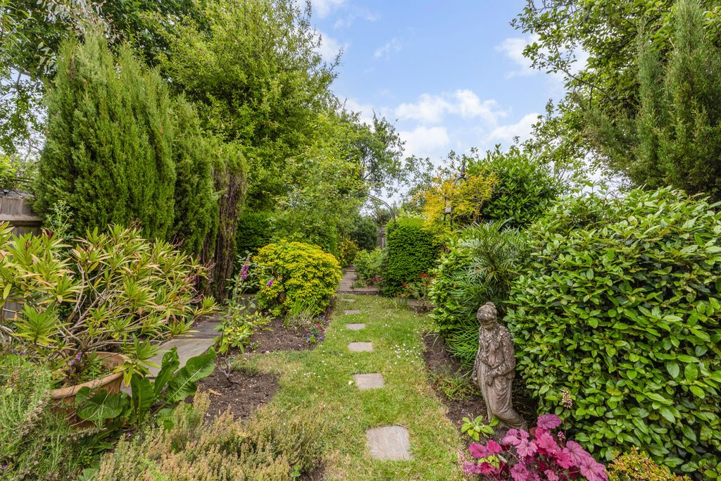 Property photo 1 of 24