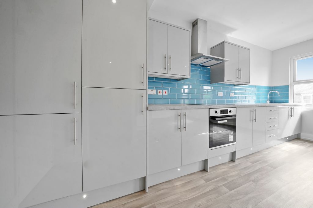 Property photo 1 of 9 Kitchen