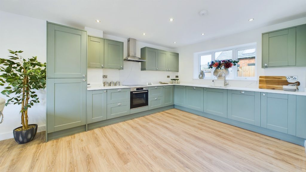 Property photo 2 of 39 3804935