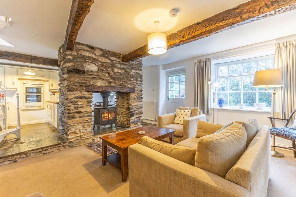 Property photo 2 of 25