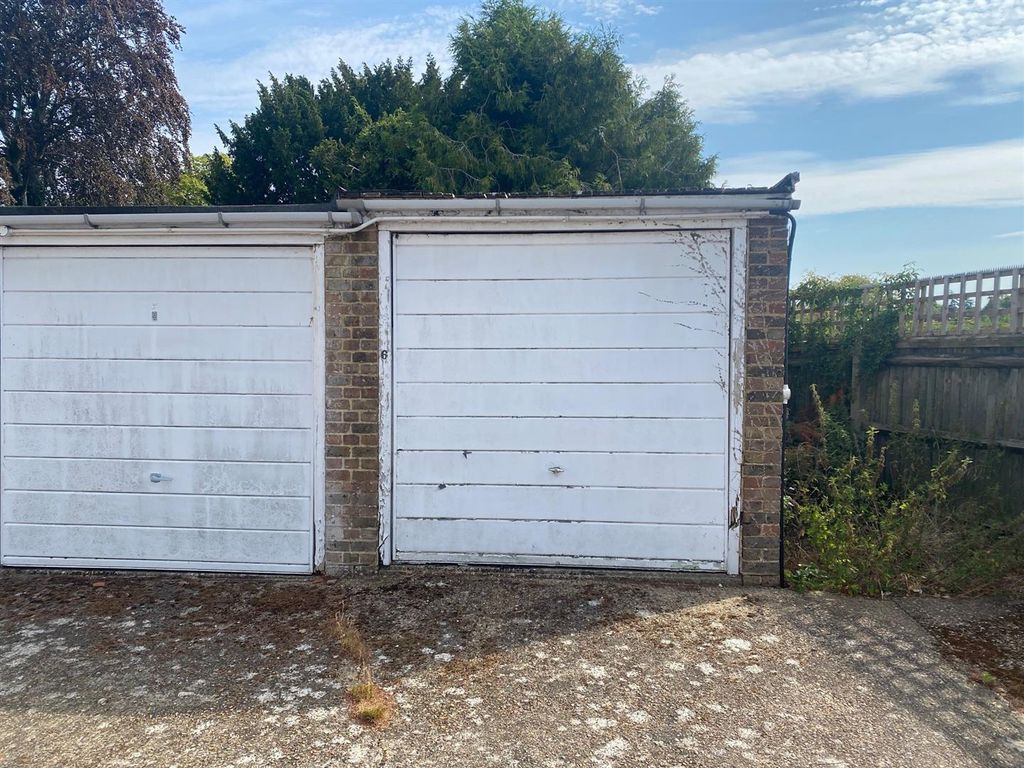 Property photo 2 of 5 Garage 6 The Paddocks 2.Jpg