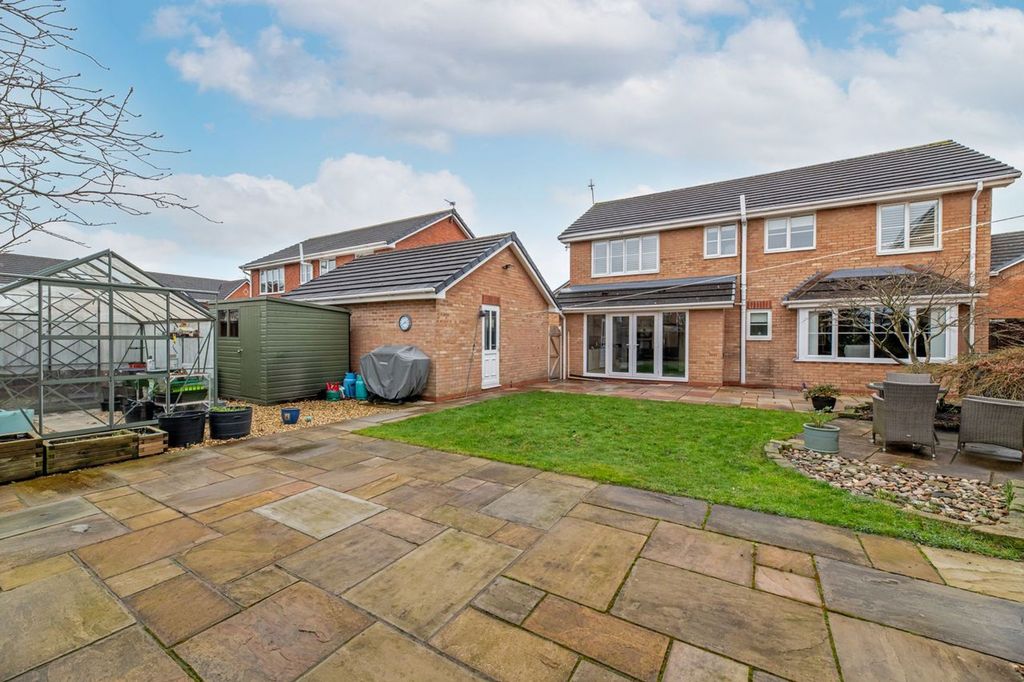 Property photo 3 of 17 Garden