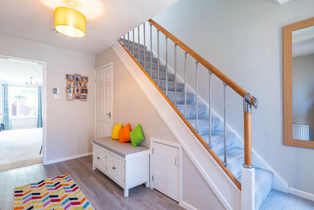 Property photo 3 of 21 Entrance Hall