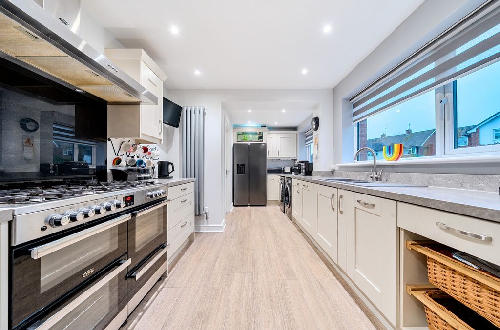 Property photo 3 of 28 1380792-18-691371F336c11