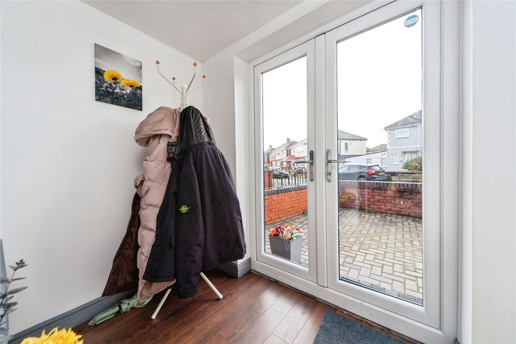 Property photo 3 of 28 Picture No. 26