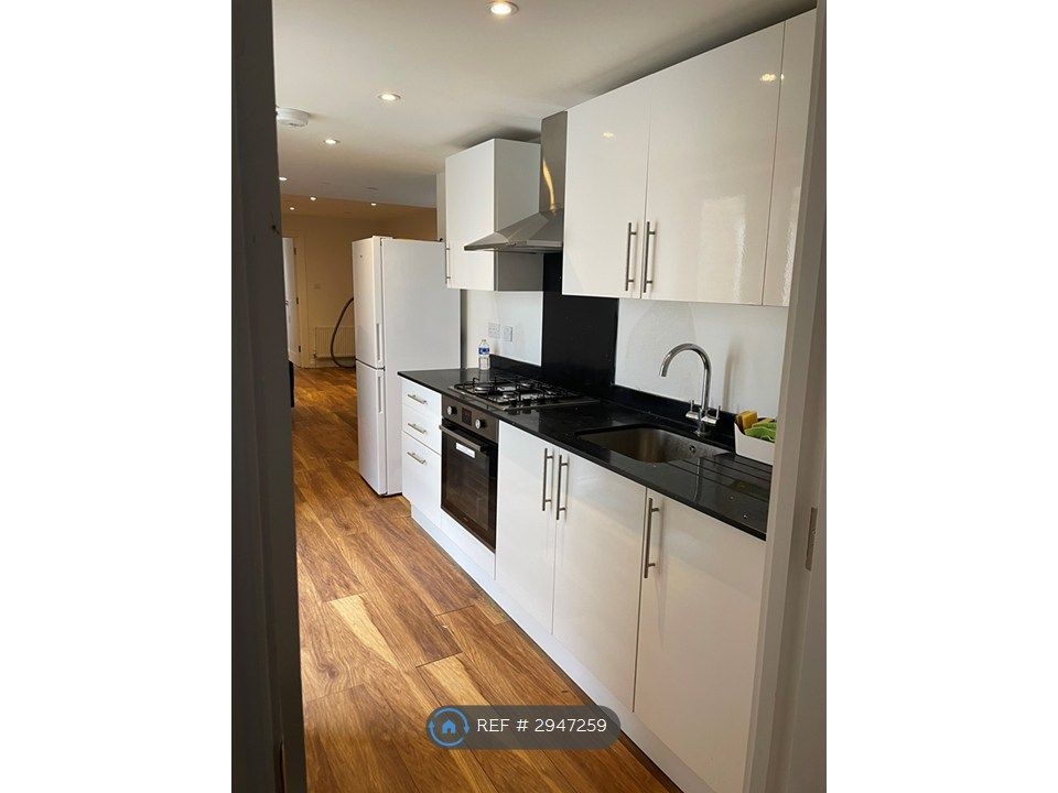 Property photo 2 of 14 Kitchen